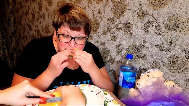 мукбанг/экзотические фрукты/как съесть манго?/обжор и разговоры на камеру/Mukbang