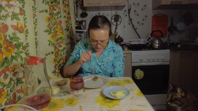 Кушаем с Лёлей - с 1 января #новый #образ жизни или как я #экономлю #mukbang смотреть онлайн