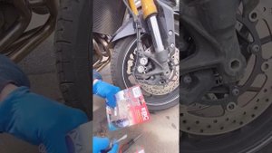 Замена тормозных колодок YAMAHA MT-09 своими руками за 3 минуты