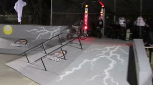 Очень зрелищные трюки на bmx