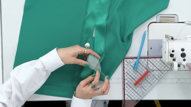 Атласный костюм бомбер и юбка с разрезом. Часть 2┃Урок по обработке уголков разреза юбки смотреть онлайн
