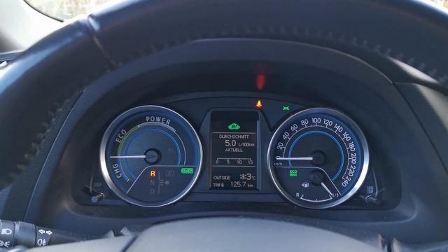 Vorsicht bei Toyota Auris Hybrid XY9777 смотреть онлайн