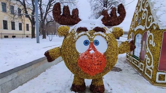 Дом у пяти углов и Витебский вокзал  Санкт-Петербург