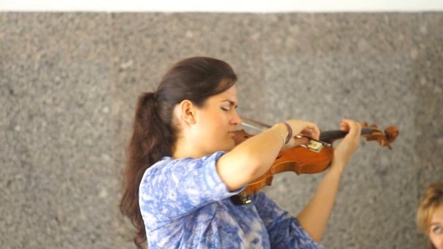 Скрипки и виолончель на Арбате - талантливые ребята играют классику