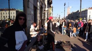 Уличный кавер на песню «Я так соскучился» («Дайте мне белые крылья») в исполнении группы «Айдахо»