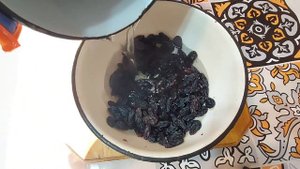 Очень мягкие булочки с изюмом! На кефире!
