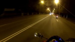 СУМАСШЕДШАЯ ЕЗДА ПО ГОРОДУ НА СПОРТБАЙКЕ