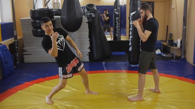 Матрица в Тайском боксе (Муайтай) уклон от удара ноги. смотреть онлайн