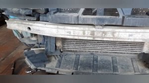 Рено Сценик 2 снимаем бампер для извлечения интеркулера.