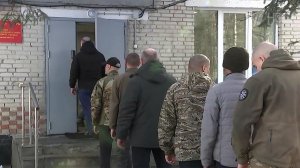 Все больше добровольцев приходят записываться на службу по контракту