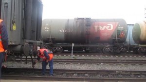"Смена тяги" Тепловоз ТЭП70-0185 отцепляется от поезда Архангельск-Москва. Часть 1/2