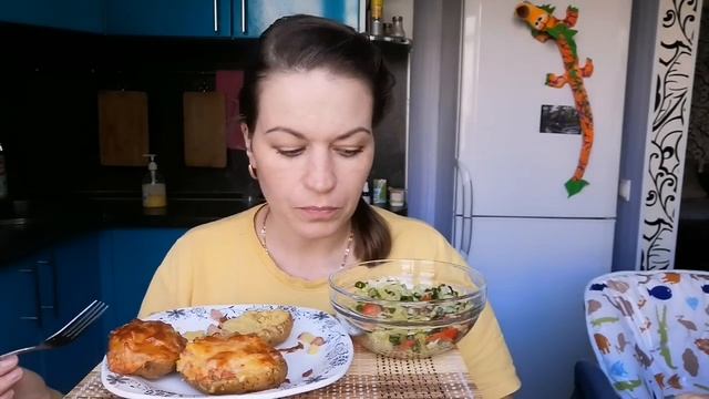 МУКБАНГ КРОШКА-КАРТОШКА/САЛАТ/MUKBANG