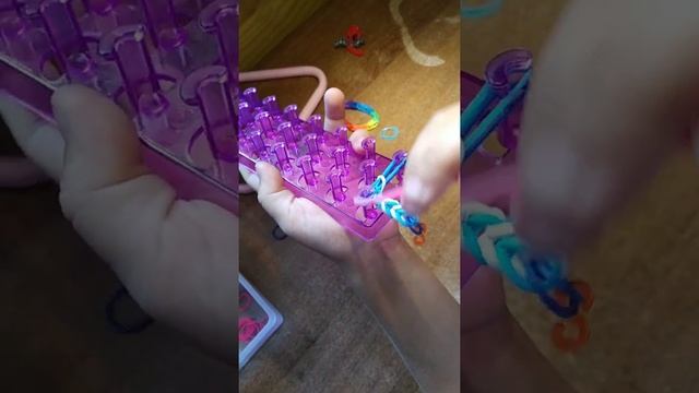 Плетение из резинок для начинающих! Голубой браслет из резинок! Elastic bands weaving for beginners