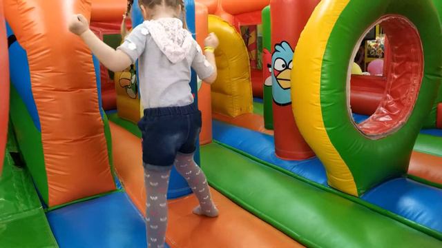 Парк аттракционов Батут рогатка 0+ смотреть онлайн