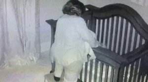 Мама оставила ребенка с бабушкой.. Но когда она увидела запись камеры, то просто не поверила!