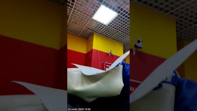 сотрудник экономаркет нанёс побои и выбил смартфон из рук, героев России 2 Екатеринбург смотреть онлайн