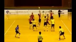 Волейбол. Крест за спиной.