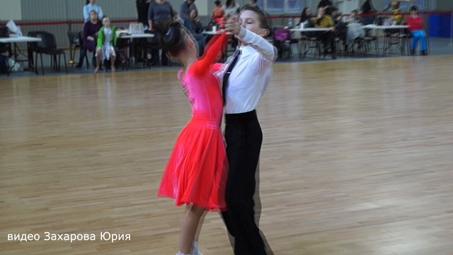 Венский вальс в 1/2 финала танцуют Захаров Степан и Крапивина Арина пара №35