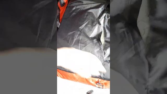 Как зашить маленькую дырочку на куртке