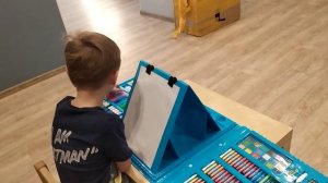 Обзор на набор юного художника 176 предметов с мольбертом