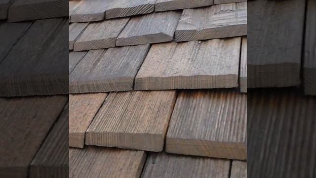 Кровли Ростова. Монтаж деревянного шинделя.