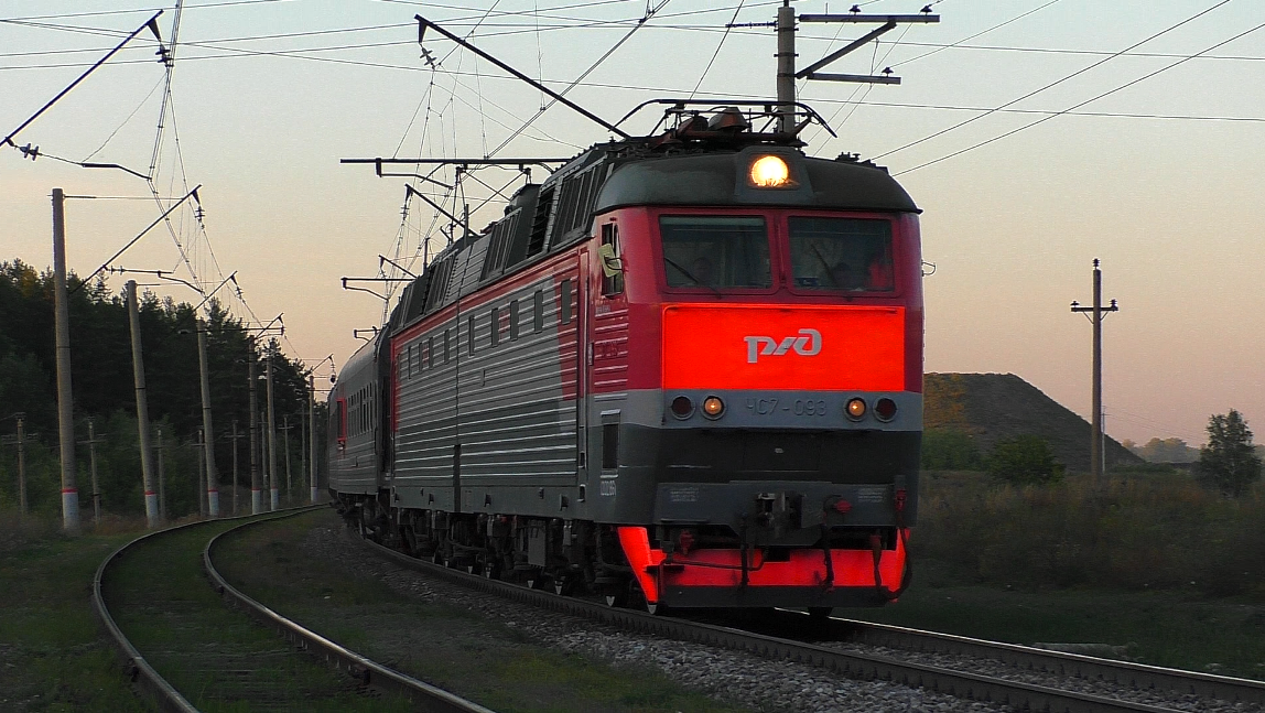 ЧС7-093 несется со скорым поездом Тольятти - Москва и приветливой бригадой