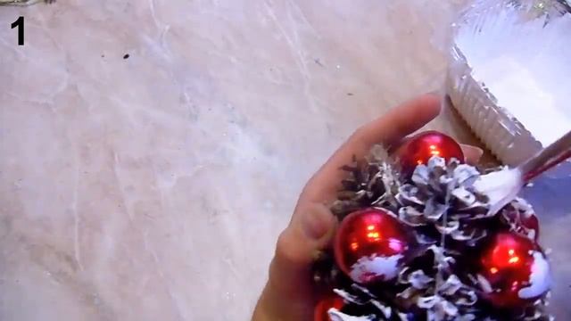 ЕЛОЧНЫЕ ШАРЫ своими руками.как сделать красивые елочные игрушки из шишек и фольги. смотреть онлайн