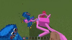 Mommy Long Legs vs Huggy Wuggy from Poppy Playtime in Minecraft PE