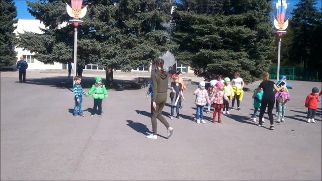 Алиса на репетиции танца "Чунга-Чанга" * Alice at the rehearsal of the dance "Chunga-Changa" смотреть онлайн