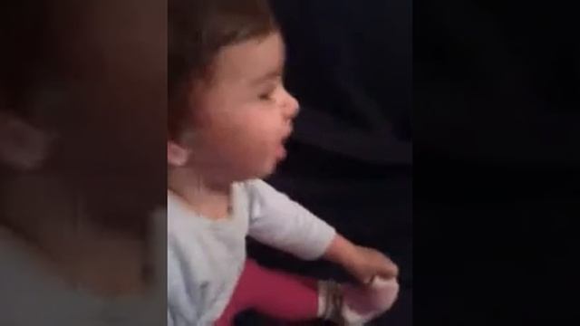 Duda "risada de bebê" смотреть онлайн