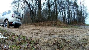Dacia Duster 2WD vs 4WD in mud