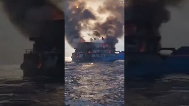 Паром с 97 пассажирами загорелся в Таиланде