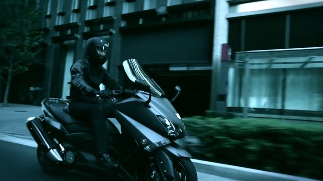 Обзор скутера Yamaha TMAX530