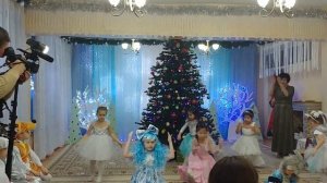 Новогодние игрушки танец на новый год, д/с Султан Курган. Аделина