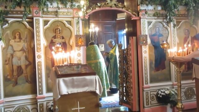 День Святой Троицы. Фрагменты богослужения в храме преп. Сергия в Будапеште. смотреть онлайн