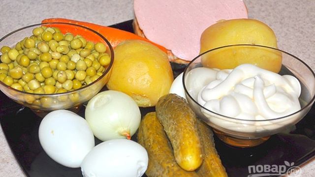Оливье с колбасой