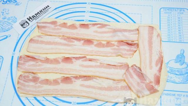 Хрустящие слоёные палочки с беконом из готового теста