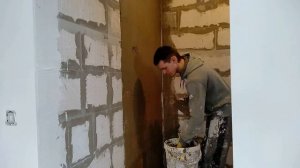 Черновая отделка санузла. Грунтуем, шпаклюем, штукатурим. Продолжаем ремонт на даче.