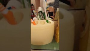 Рома собирается в детский сад, складывает партфель, умываться, одевается в садик