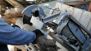Самодельный станок для резки дров и бревен. Homemade machine for cutting firewood and logs.