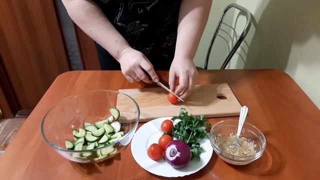 Грузинский салат с ореховой заправкой и кинзой. смотреть онлайн