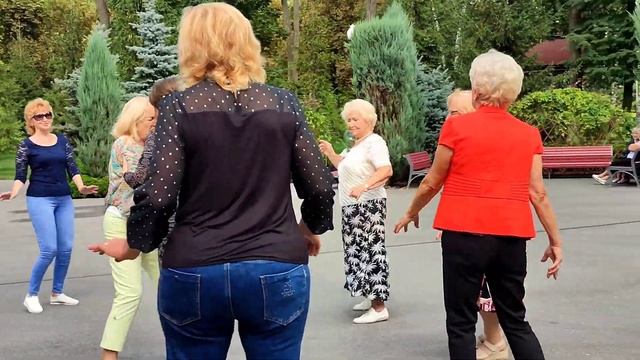 ДВА БИЛЕТА В ЭТО ЛЕТО! ТАНЦЫ ХАРЬКОВ УКРАИНА АВГУСТ 2023 смотреть онлайн