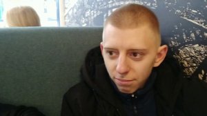 С новым годом поздравление и качаю бицепс /подарил подарок и гуляю с другом