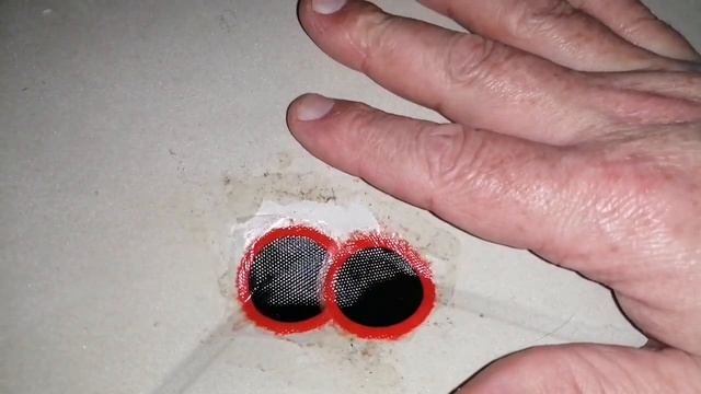 Как заклеить надувную кровать на велюровой основе