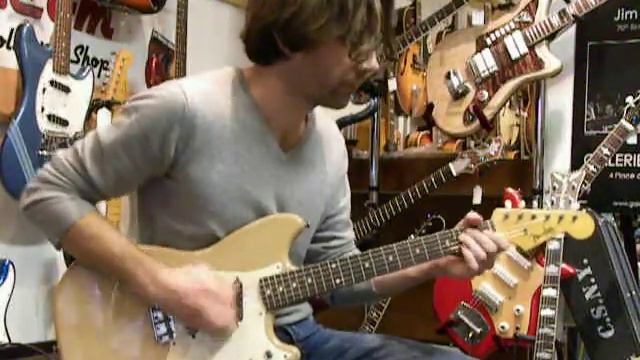 Guitare Collection présente une Fender Duo Sonic Desert Sand de 1959 смотреть онлайн
