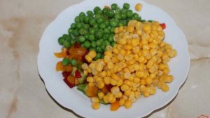 Рис с кукурузой, зеленым горошком и перцем