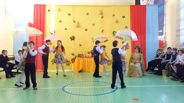 Праздник осени. Танец "Дождик капает по лужам" смотреть онлайн
