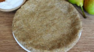 Галета из ржаного теста с грушей