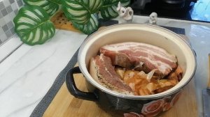 ГРУДИНКА В ЛУКОВОЙ ШЕЛУХЕ  .  ЗА УШИ НЕ ОТТЯНЕШЬ ГРУДИНКА ПО -ДОМАШНЕМУ.