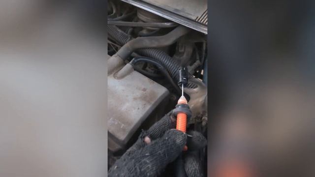 Замена троса газа рено логан, рено сандеро, лада ларгус. Газдын тросын ауыстыру 5 минутта. Оте онай смотреть онлайн